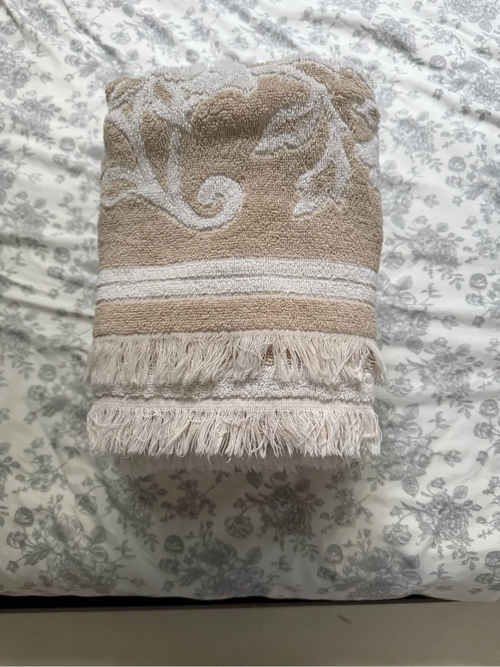 Fieldcrest Floral Border Bath Towel - Cream and Tan